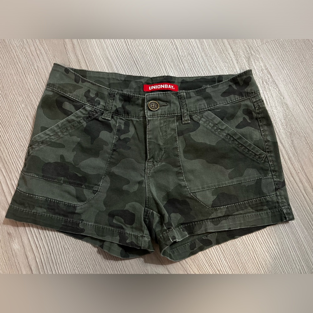Unionbay Camo Shorts (big pockets)